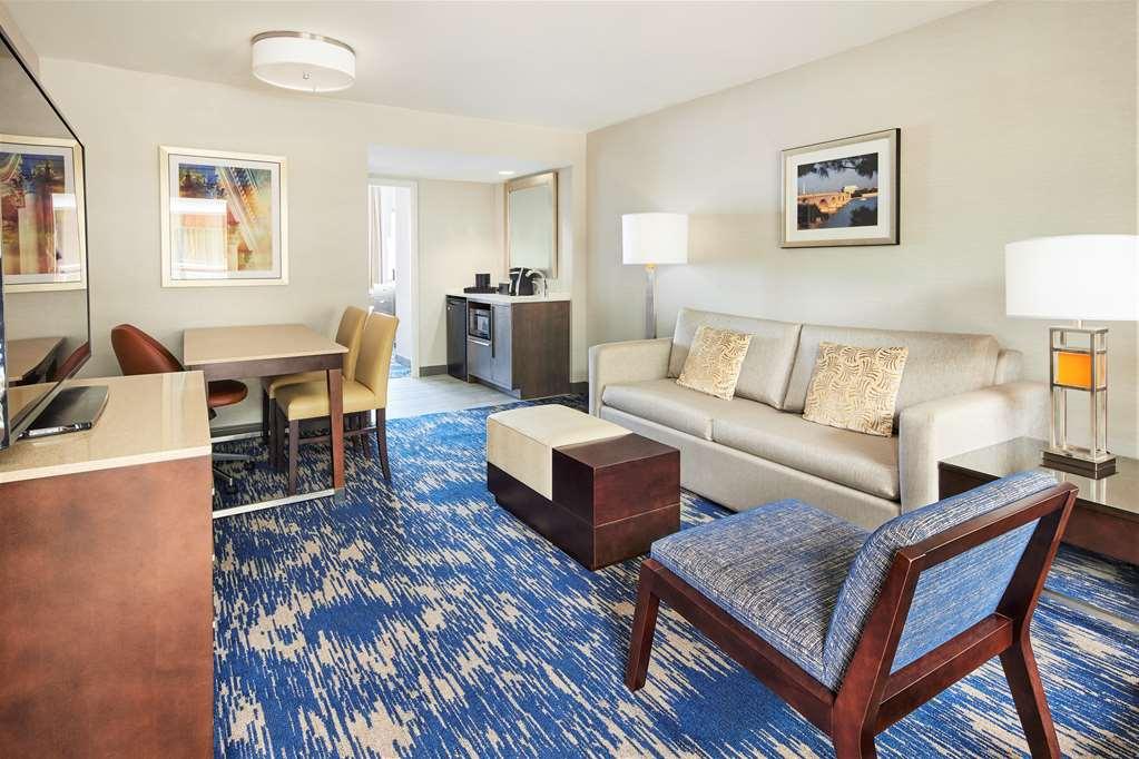 Embassy Suites By Hilton Alexandria Old Town Δωμάτιο φωτογραφία